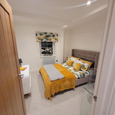 Luxury 2 Bed Apartment In The Heart Of Rochester Rochester  Exterior photo