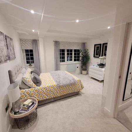 Luxury 2 Bed Apartment In The Heart Of Rochester Rochester  Exterior photo