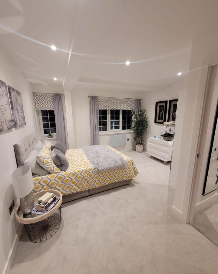 Luxury 2 Bed Apartment In The Heart Of Rochester Rochester  Exterior photo